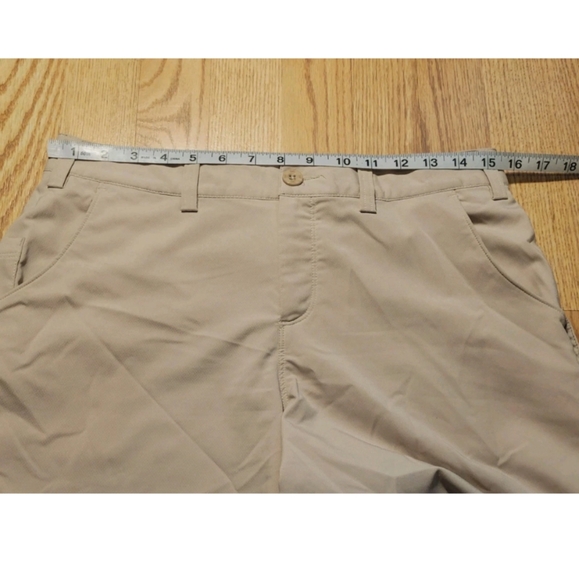 Under Armour Shorts Women's Size: 8 Pockets Loose - Picture 4 of 9